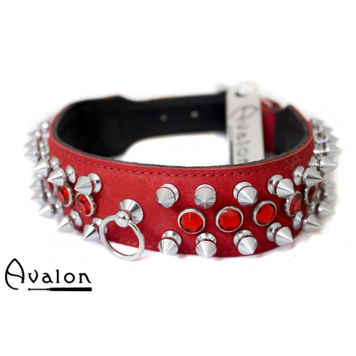Avalon - GUINEVERE - Collar med Nagler og Røde Stener - Rødt